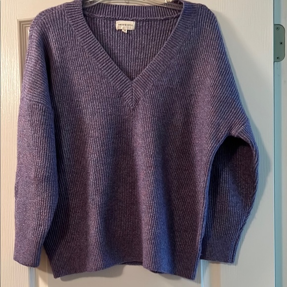 Thread & Supply Purple V-Neck Sweater Relaxed Fit Never Worn - Picture 1 of 5